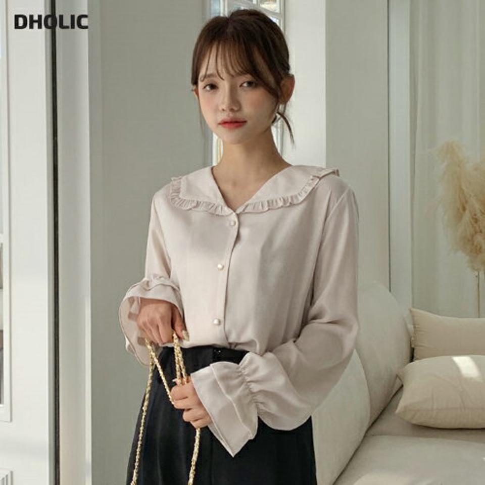 サテンフリルカラーブラウス・全2色・b01117 レディース 【bl】韓国ファッション トップス ブラウス 長袖 Vネック サテン フリルカラー 無地 大人 ボタン シンプル フェミニン ルーズ 上品 体型カバー 細身 ガーリー 春 秋 NIJU