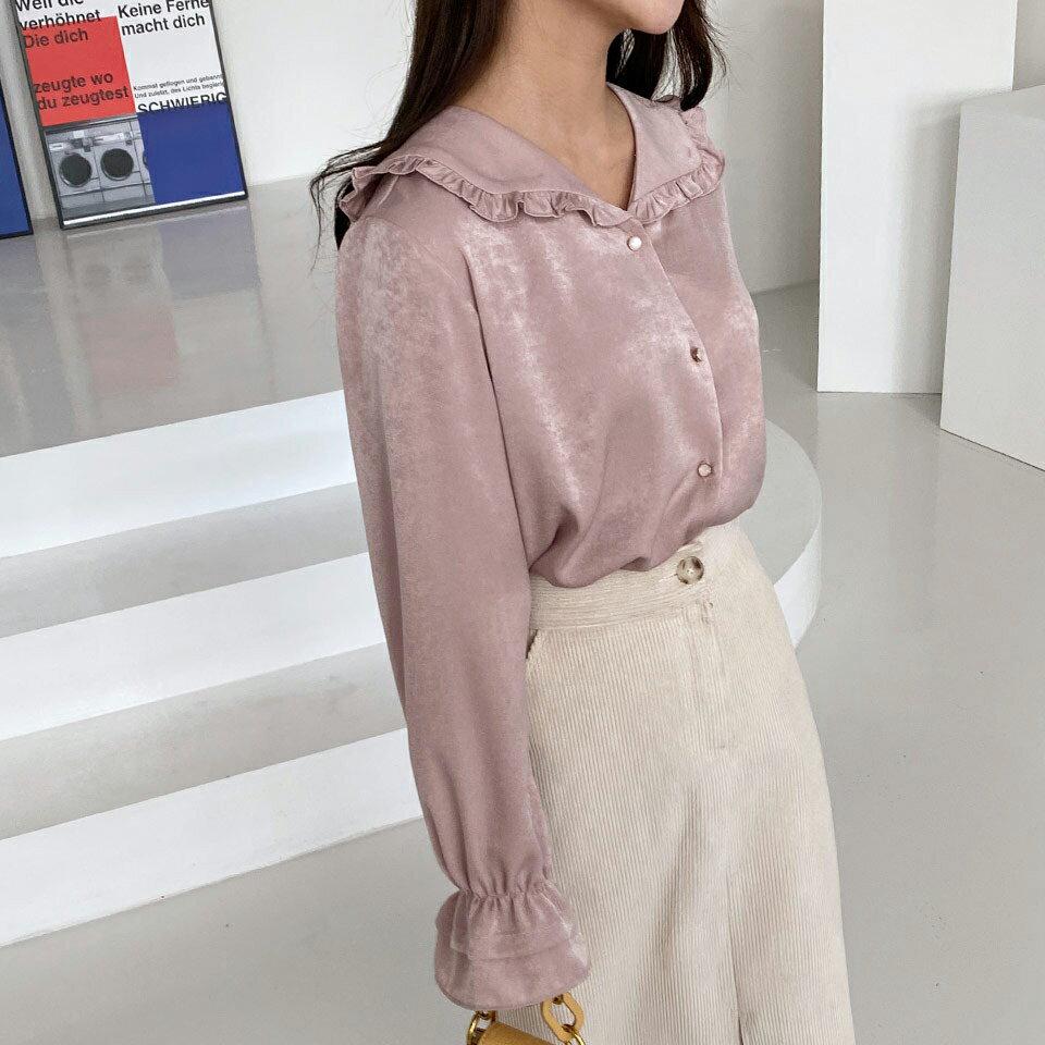 サテンフリルカラーブラウス・全2色・b01117 レディース 【bl】韓国ファッション トップス ブラウス 長袖 Vネック サテン フリルカラー 無地 大人 ボタン シンプル フェミニン ルーズ 上品 体型カバー 細身 ガーリー 春 秋 NIJU