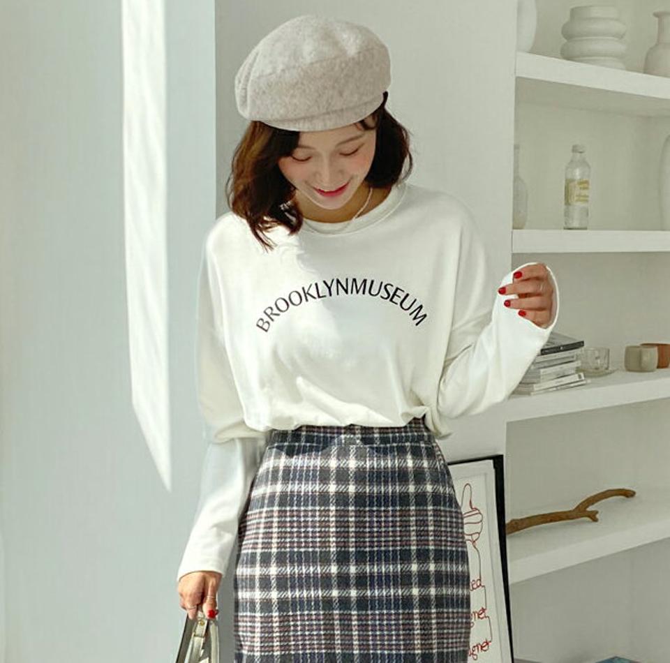 レタリングラウンドネックTシャツ・全4色・b65172 レディース 【tops】韓国ファッション トップス Tシャツ 大人 長袖 ラウンドネック レタリング ロゴ アンバランス シンプル カジュアル 体型カーバー 細身 フェミニン デイリー 上品 秋 春