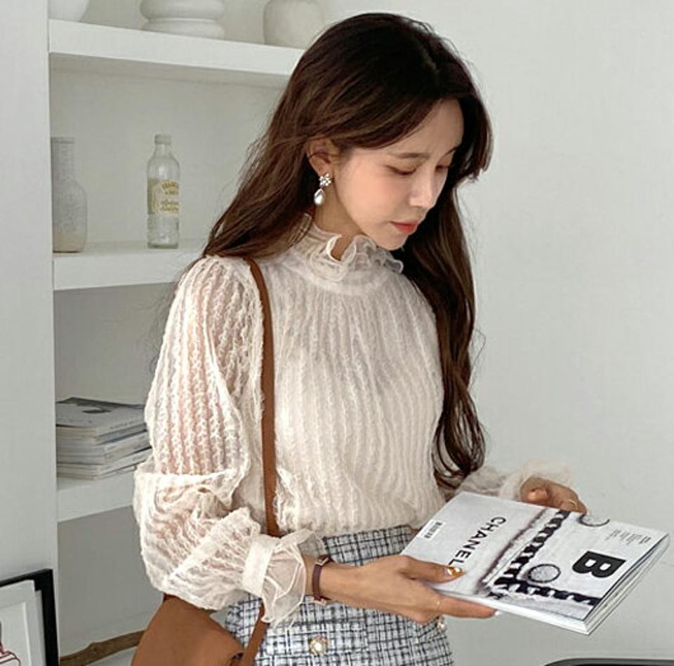 フリルシースルーレースブラウス・全3色・b65210 レディース 【bl】韓国ファッション トップス ブラウス 長袖 ハイネック フリル シースルー レース 大人 上品 ボタン シンプル フェミニン ガーリー カジュアル 秋 春