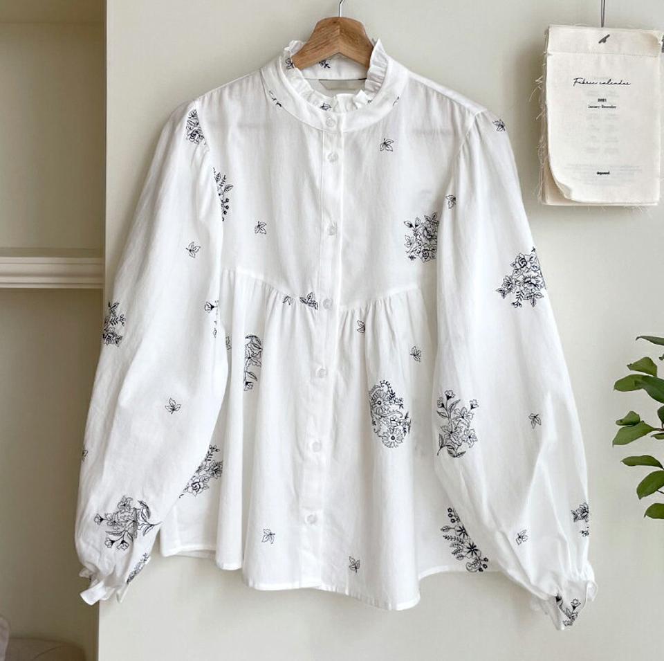 フリルネックフラワー刺繍ブラウス・全1色・t70591 レディース 【bl】 トップス ブラウス 長袖 花柄 パターン フラワー 刺繍 フリルネック ルーズ ゆったり カジュアル 大人 フェミニン 春 秋 冬 韓国ファッション ハイホリHIHOLLI