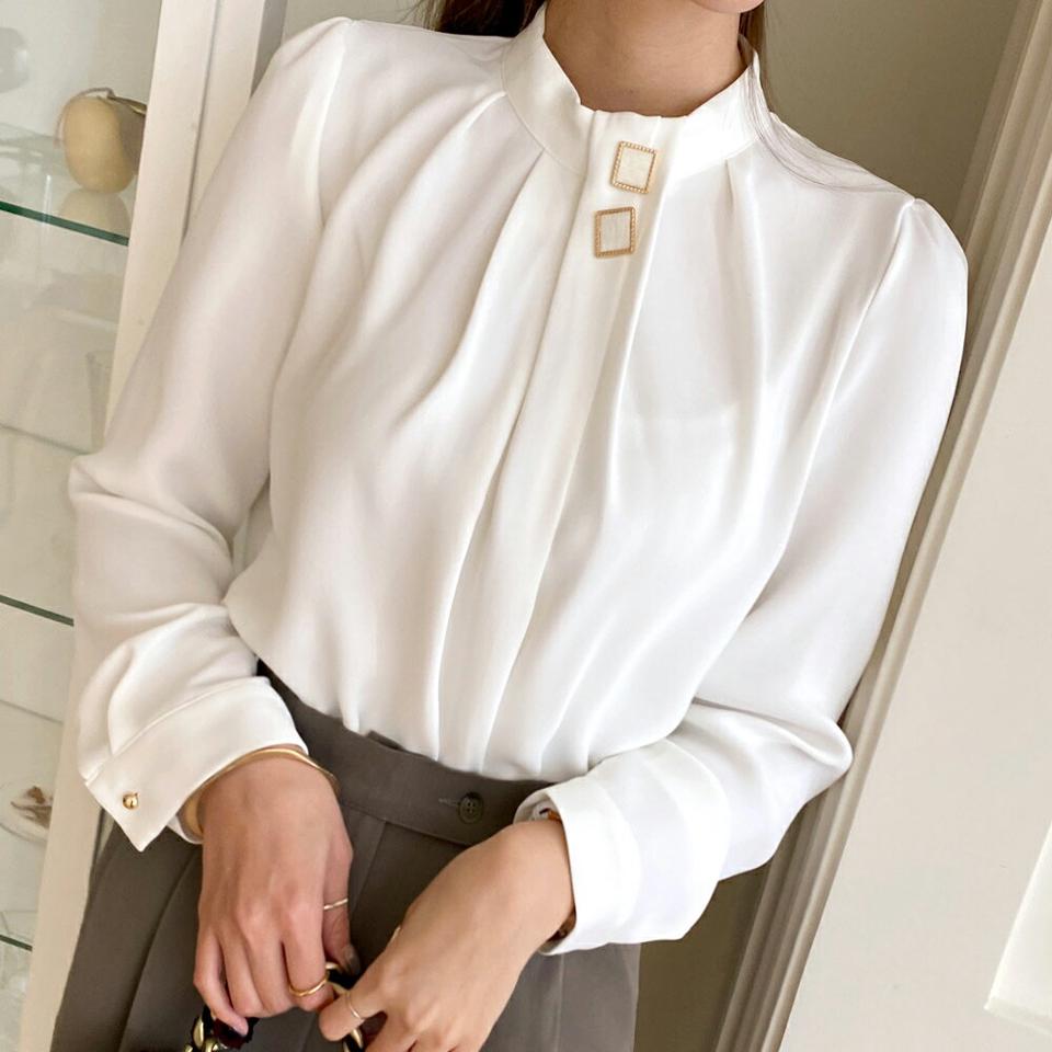 ボタンピンタックブラウス・全3色・b70593 レディース 【bl】 トップス ブラウス 長袖 ボタン ピンタック ハーフネック ゴールド オフィスカジュアル 大人 フェミニン くすみ 春 秋 冬 韓国ファッション ハイホリHIHOLLI