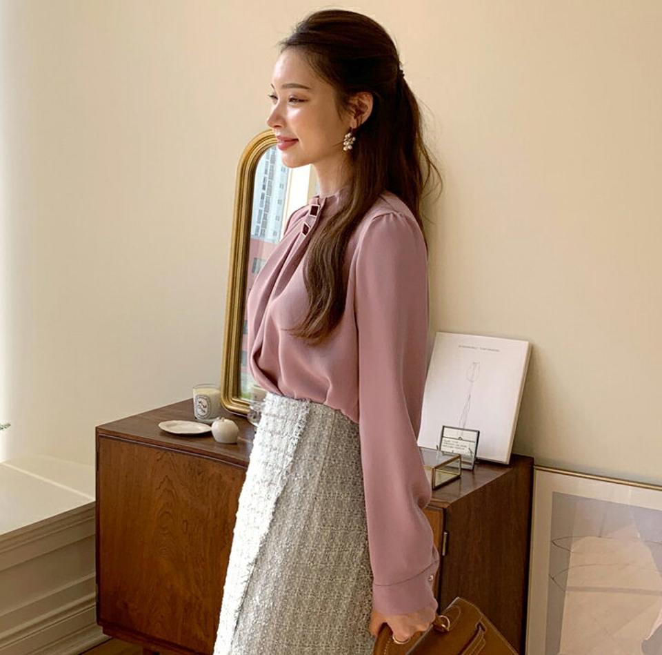 ボタンピンタックブラウス・全3色・b70593 レディース 【bl】 トップス ブラウス 長袖 ボタン ピンタック ハーフネック ゴールド オフィスカジュアル 大人 フェミニン くすみ 春 秋 冬 韓国ファッション ハイホリHIHOLLI