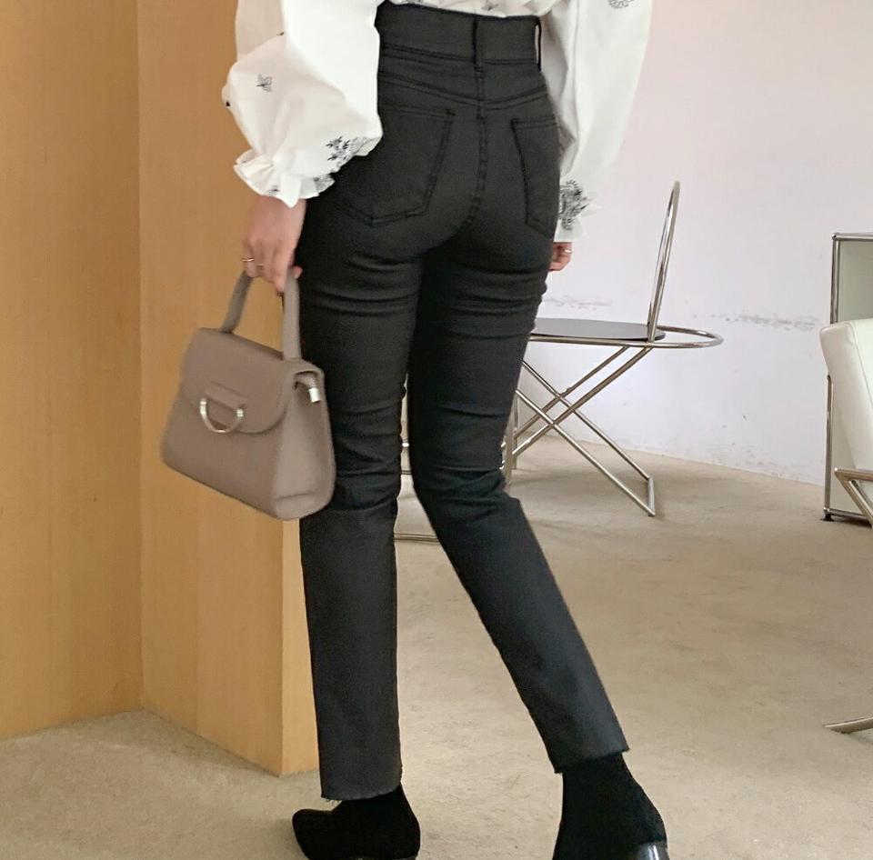 ツーボタンストレートパンツ・全1色・t70604 レディース 【pt】 ボトムス ロング ロングパンツ ツーボタン ストレート スリム フィット ストレート 体型カバー 着痩せ 長足 カジュアル 秋 冬 韓国ファッション ハイホリHIHOLLI