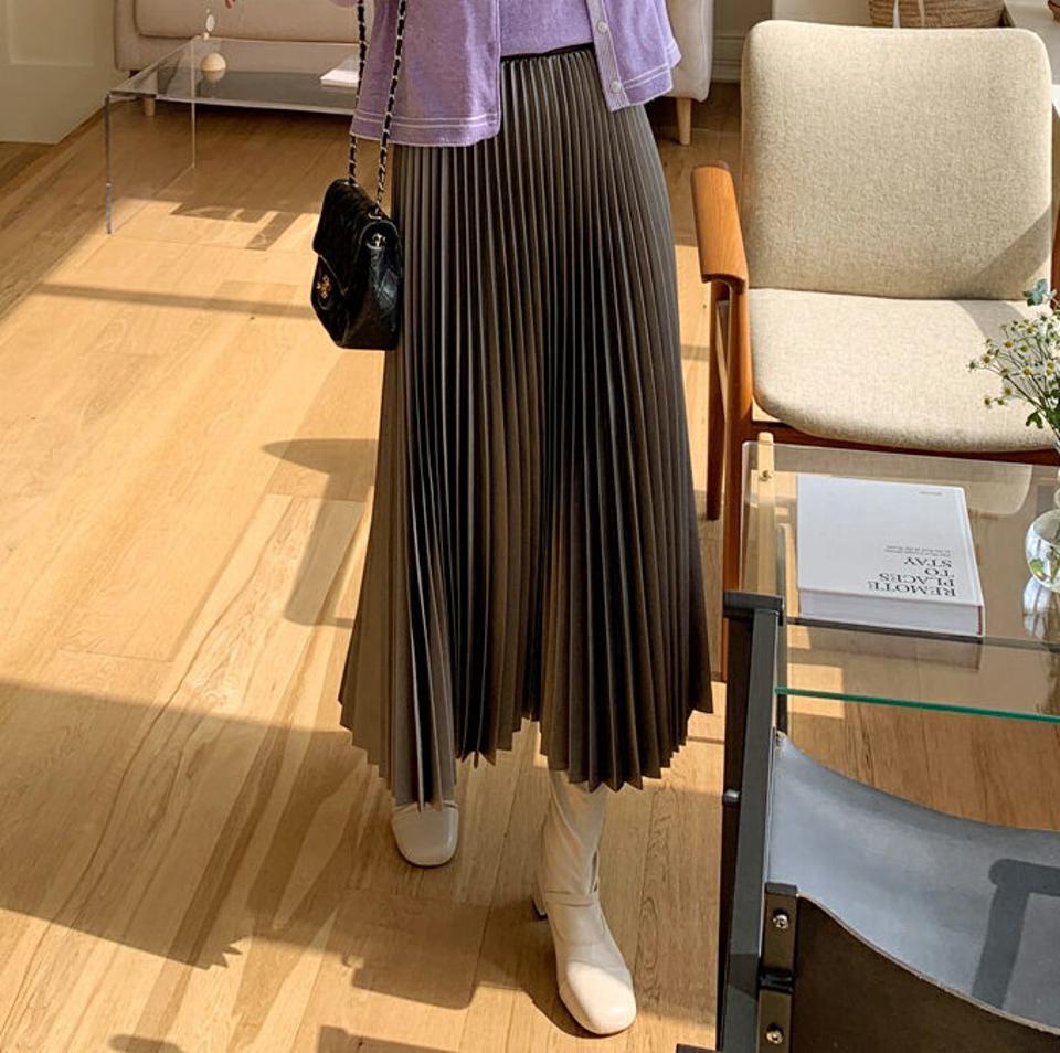 レザー調プリーツスカート・全2色・b70610 レディース 【sk】 ボトムス スカート ロング ロングスカート Aライン レザー調 プリーツ フレア スリム フェミニン 秋 冬 韓国ファッション HIHOLLI