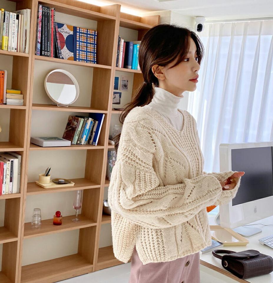 【マラソン特価】≪人気商品再入荷≫Vネックケーブルニット・全6色・t65657 レディース 【tops】韓国ファッション トップス ニット 長袖 Vネック ツイスト ケーブル編み ルーズ シンプル ドロップショルダー ざっくり カラーニット インしない フェミニン 上品 秋 冬 セール