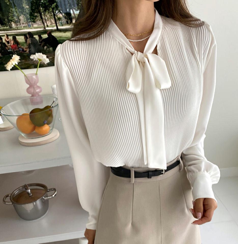 プリーツボウタイブラウス・全3色・b65671 レディース 【bl】韓国ファッション トップス ブラウス 長袖 Vネック プリーツ ボウタイ ストラップ リボン 大人 上品 シンプル フェミニン 体型カバー ガーリー カジュアル 秋 冬
