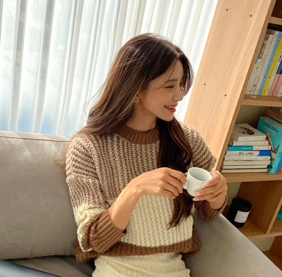 トリプルコントラストニット・全2色・b65673 レディース 【tops】韓国ファッション トップス ニット 大人 長袖 ラウンドネック ルーズ トリプルコントラスト シンプル カジュアル フェミニン 上品 デイリー 秋 冬