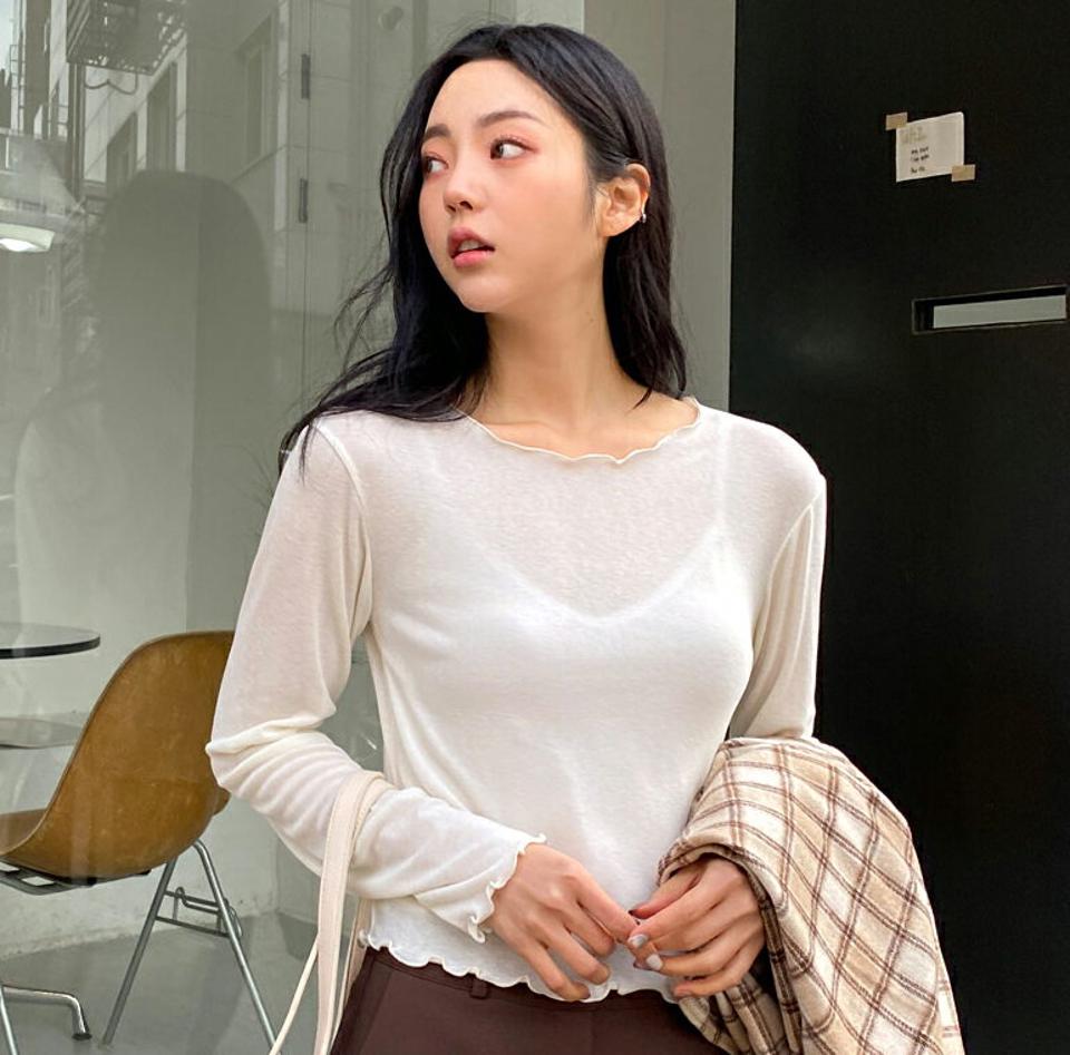 ウェーブラウンドTシャツ・全4色・t63023 レディース 【tops】韓国ファッション トップス Tシャツ 大人 長袖 ラウンドネック ウェーブ ショート丈 無地 ベーシック シンプル カジュアル 体型カバー 細身 フェミニン デイリー 上品 秋 春