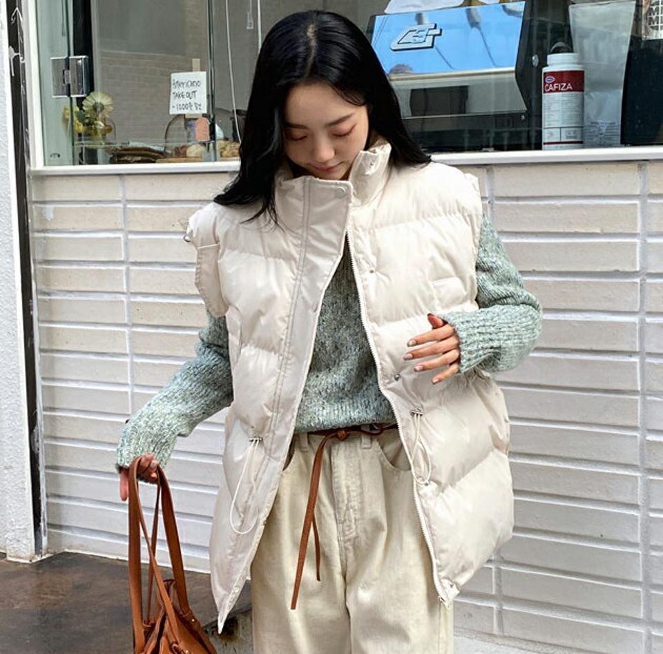 即日配送 中綿ハイネックベスト・全2色・t63012 レディース 【jk】韓国ファッション アウター ベスト スラックス 中綿ベスト ハイネック 中綿 大人 保温性 上品 ポケット シンプル フェミニン カジュアル 高級感 秋 冬【CH】