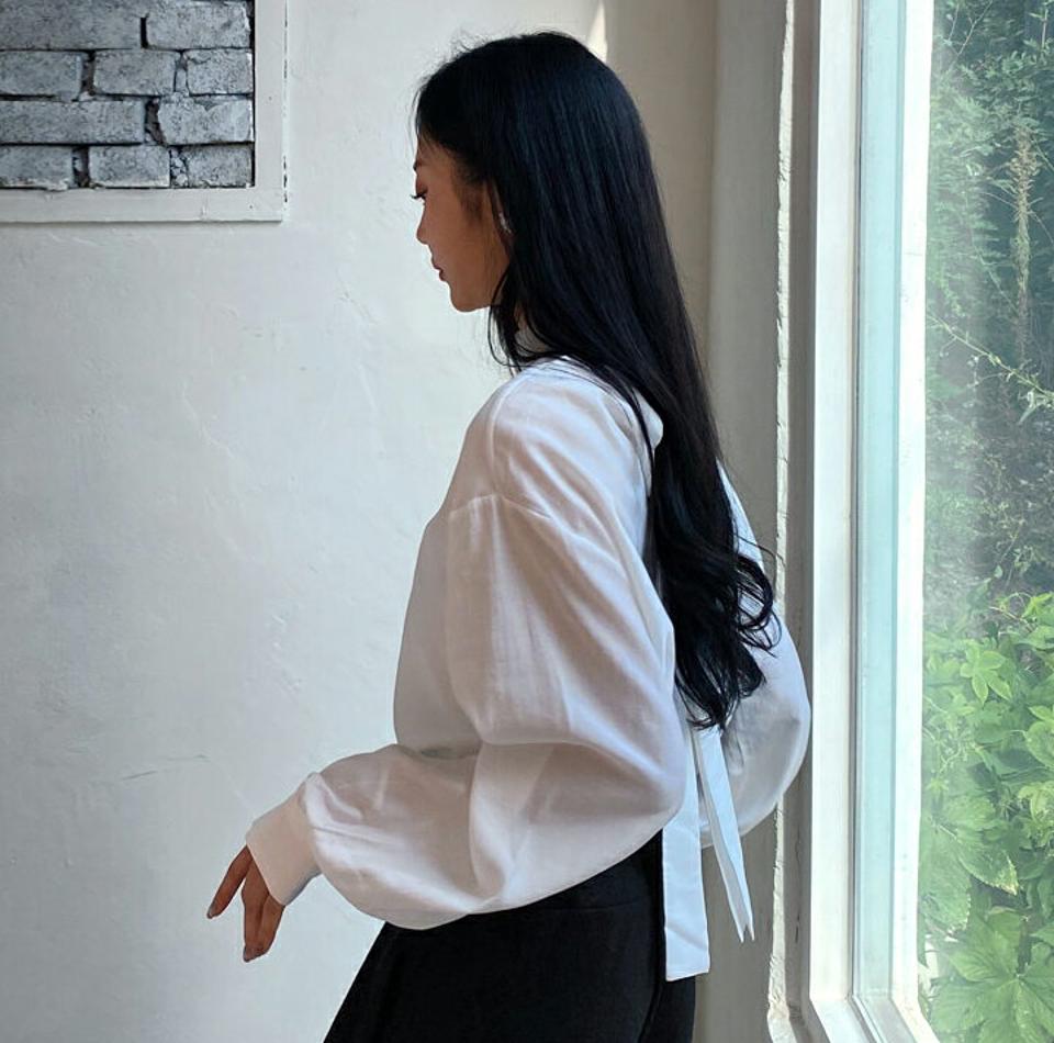 ハーフネックリボンブラウス・全3色・t63006 レディース 【bl】韓国ファッション トップス ブラウス 長袖 ハーフネック リボン 大人 上品 スリット 無地 シンプル ギャザー フェミニン 体型カバー ガーリー オフィスカジュアル 秋 春