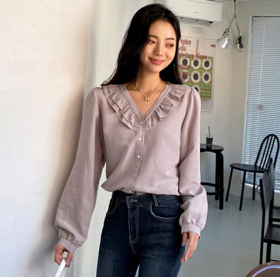 フリルVネックブラウス・全2色・t62979 レディース 【bl】韓国ファッション トップス ブラウス 長袖 Vネック ノーカラー フリル 大人 上品 スリット 無地 シンプル ギャザー フェミニン 体型カバー ガーリー オフィスカジュアル 秋 春