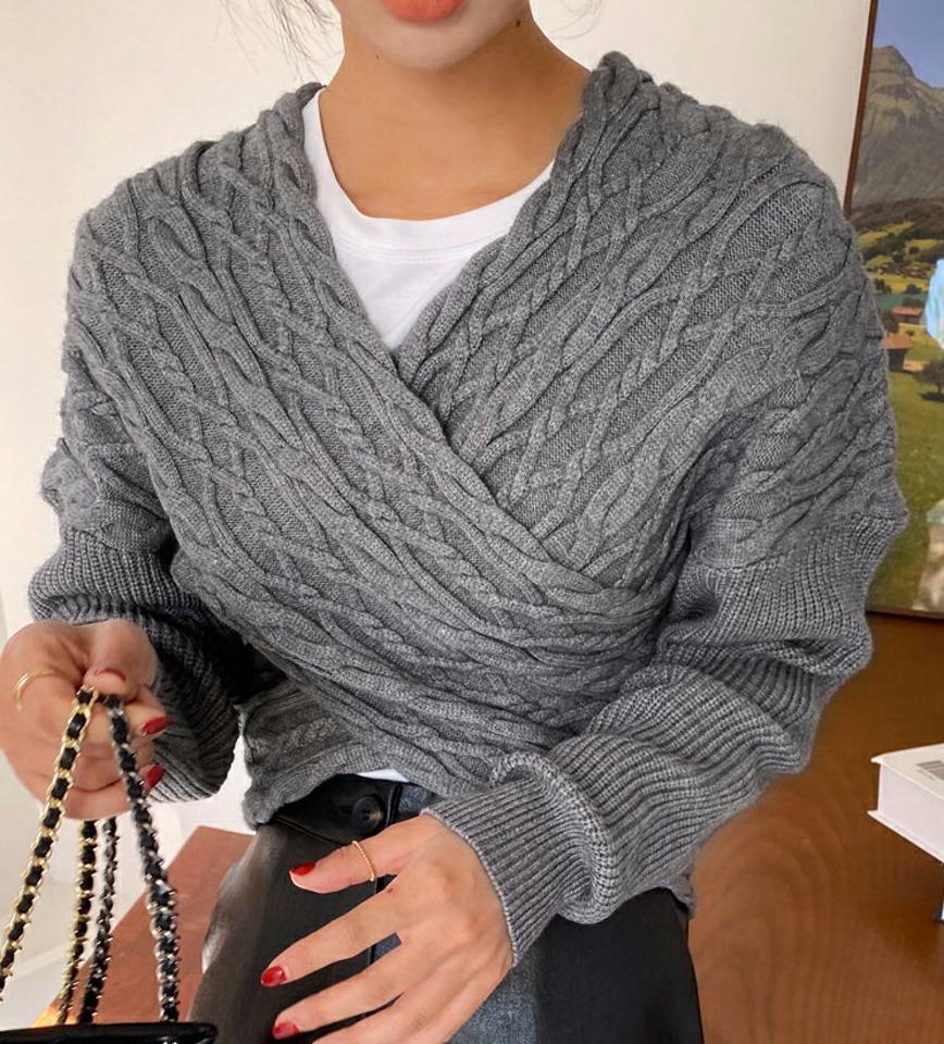 【大感謝祭特価】ケーブルクロスニット・全3色・b58346 レディース 【tops】韓国ファッション トップス ニット 大人 長袖 Vネック ケーブル編み クロップド丈 ドロップショルダー クロス インしない ショート丈 体型カーバー フェミニン 上品 デイリー 秋 冬 セール