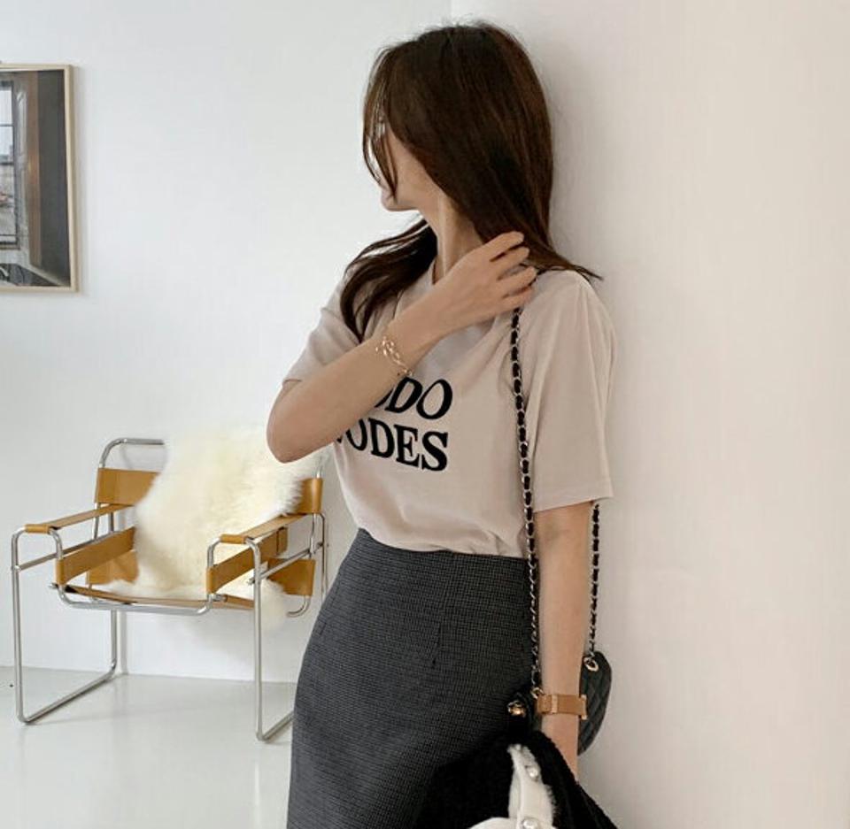 レタリングベルベット半袖Tシャツ・全3色・b00504 レディース 【tops】 トップス Tシャツ 半袖 レタリング ベルベット ラウンドネック ベーシック 上品 スリム カジュアル 体型カバー 春 夏 秋 冬 韓国ファッション ハイホリHIHOLLI