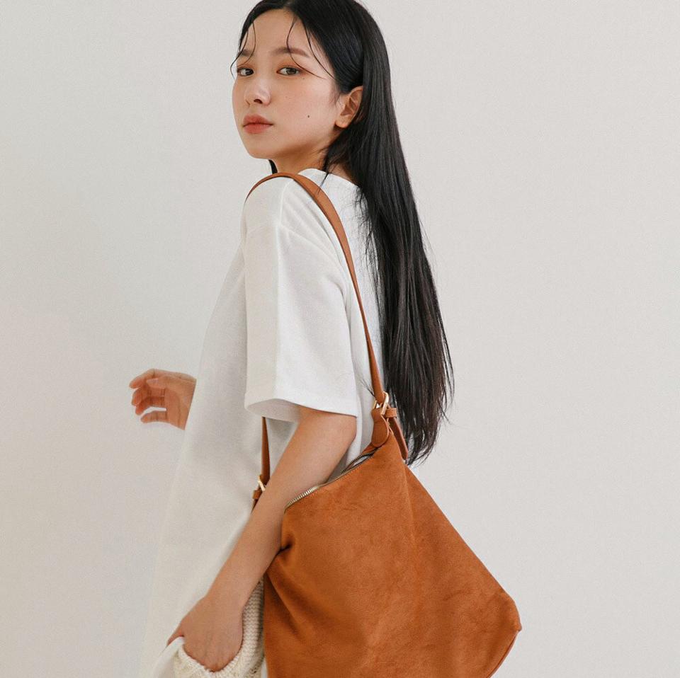 裏起毛半袖Tシャツ・全3色・b65248 レディース 【tops】韓国ファッション トップス Tシャツ 半袖 Vネック 裏起毛 ルーズ アンバランス ロング丈 フェミニン 体型カバー シンプル ガーリー カジュアル 無地 単色 秋 冬 NIJU