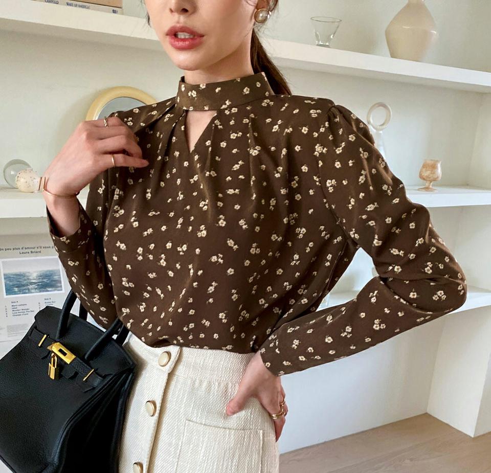 カットアウト小花柄ブラウス・全3色・b70783 レディース 【bl】 トップス ブラウス 長袖 カットアウト 小花柄 花柄 フラワー V字 襟コン ハーフネック 春 カジュアル 大人 フェミニン 秋 冬 韓国ファッション ハイホリHIHOLLI