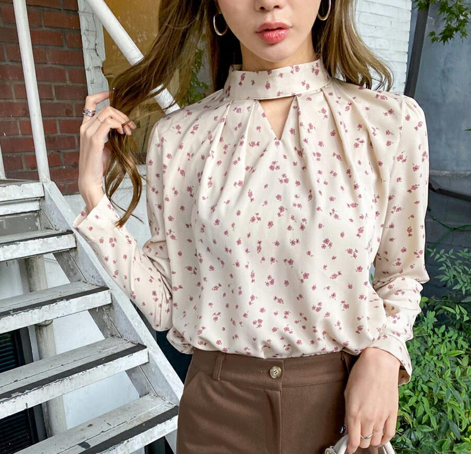 カットアウト小花柄ブラウス・全3色・b70783 レディース 【bl】 トップス ブラウス 長袖 カットアウト 小花柄 花柄 フラワー V字 襟コン ハーフネック 春 カジュアル 大人 フェミニン 秋 冬 韓国ファッション ハイホリHIHOLLI