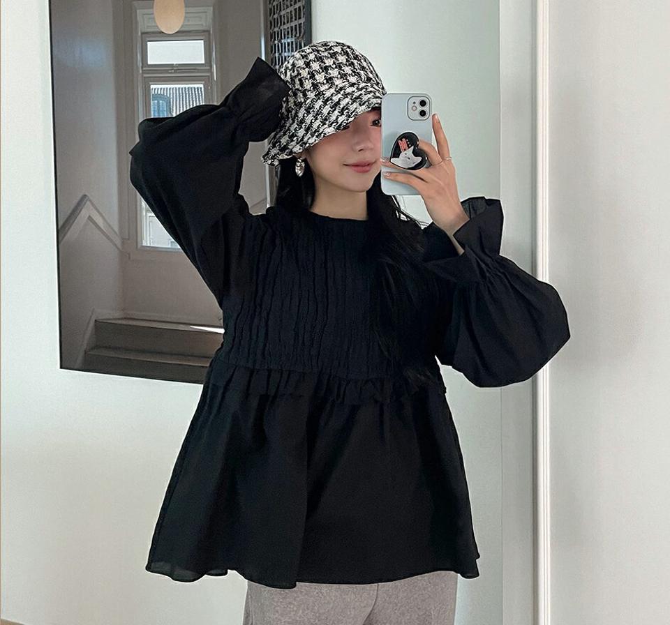 シャーリングフレアブラウス・全2色・t66132 レディース 【bl】韓国ファッション トップス ブラウス 長袖 ラウンドネック シャーリング フレア 大人 上品 フリル シンプル フェミニン 体型カバー ガーリー カジュアル 秋 冬