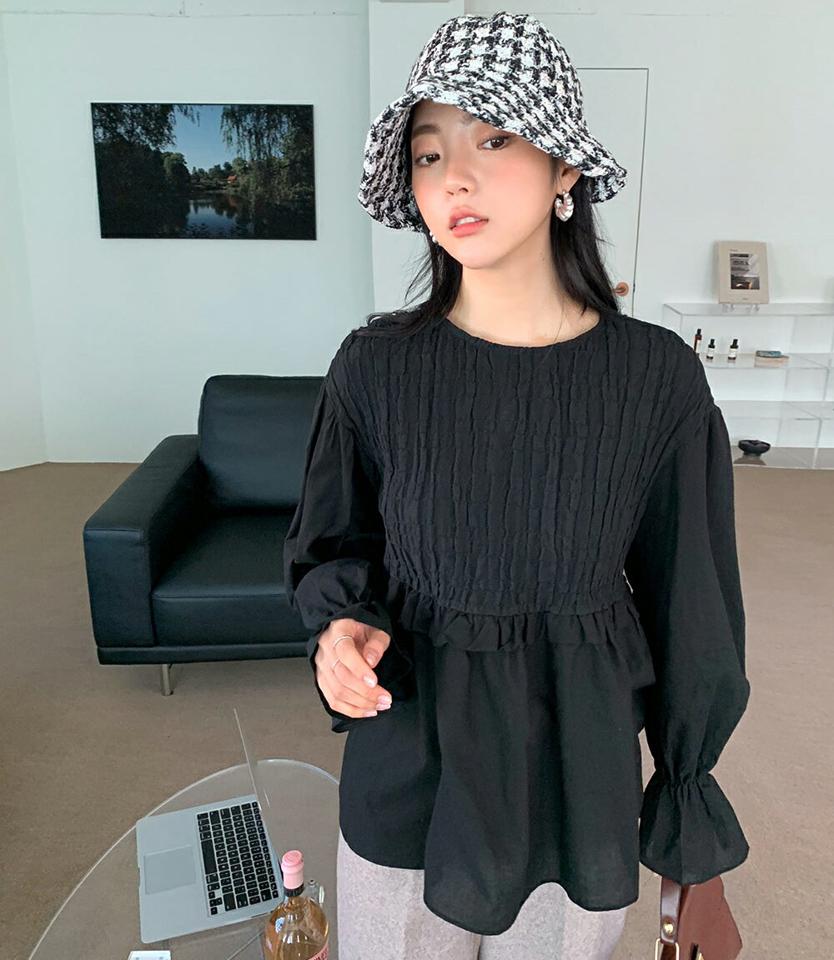 シャーリングフレアブラウス・全2色・t66132 レディース 【bl】韓国ファッション トップス ブラウス 長袖 ラウンドネック シャーリング フレア 大人 上品 フリル シンプル フェミニン 体型カバー ガーリー カジュアル 秋 冬