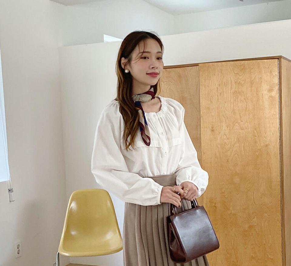 2WAYボタンブラウス・全2色・t00509 レディース 【bl】トップス ブラウス 長袖 オフショルダー ラウンドネック 2way 単色 無地 シンプル ギャザー 秋 冬 韓国ファッション ハイホリHIHOLLI