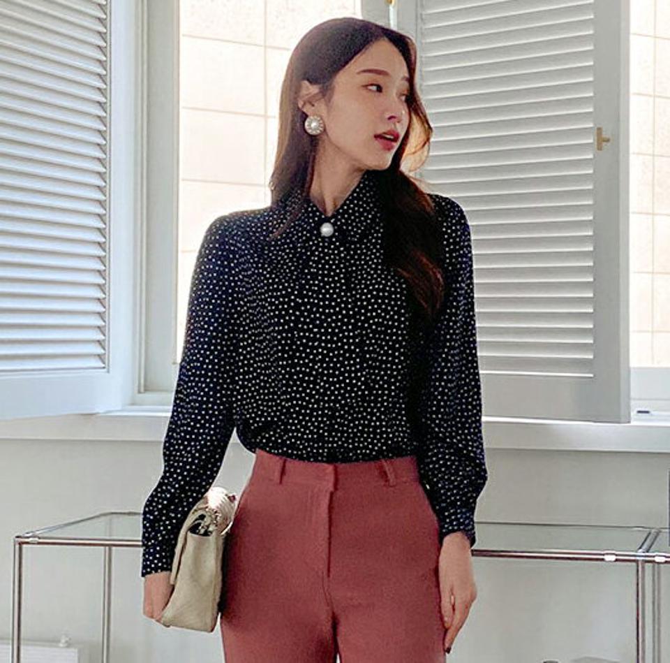 スクエアドットボウタイブラウス・全2色・t70705 レディース 【bl】トップス ブラウス 長袖 ボウタイ ドット柄 パールボタン 上品 かわいい 可愛い 春 秋 冬 韓国ファッション ハイホリHIHOLLI