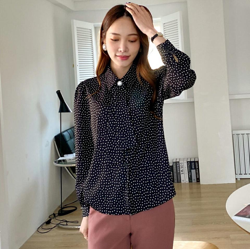 スクエアドットボウタイブラウス・全2色・t70705 レディース 【bl】トップス ブラウス 長袖 ボウタイ ドット柄 パールボタン 上品 かわいい 可愛い 春 秋 冬 韓国ファッション ハイホリHIHOLLI