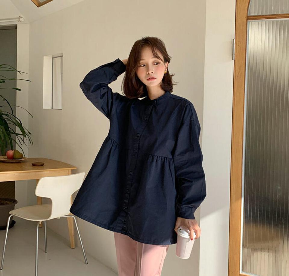 フレアボタンブラウス・全3色・t63055 レディース 【bl】韓国ファッション トップス ブラウス 長袖 バンドカラー フレア ボタン ギャザー 大人 上品 フリル 無地 ベーシック シンプル フェミニン 体型カバー ガーリー カジュアル 秋 冬