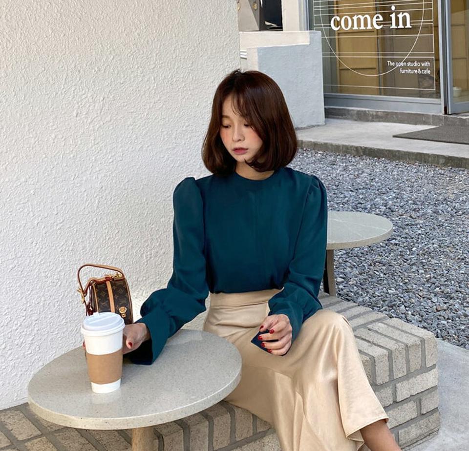 即日配送 ステッチパフブラウス・全4色・t63051 レディース 【bl】韓国ファッション トップス ブラウス 長袖 バンドカラー ステッチ パフ スリット 大人 上品 フリル 無地 ベーシック シンプル フェミニン 体型カバー ガーリー カジュアル 秋 冬