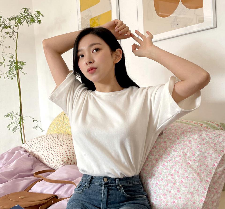 起毛サイドスリット半袖Tシャツ・全3色・t01192 レディース 【tops】韓国ファッション トップス Tシャツ 半袖 ラウンドネック 起毛 スリット ルーズ フェミニン 体型カバー シンプル ガーリー カジュアル ベーシック 無地 秋 冬 NIJU