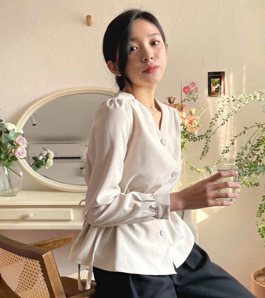 Vネックサイドリボンブラウス・全3色・t01195 レディース 【bl】韓国ファッション トップス ブラウス 長袖 Vネック リボン 無地 単色 大人 ボタン ギャザー シンプル フェミニン 上品 体型カバー 細身 ガーリー 秋 冬 NIJU