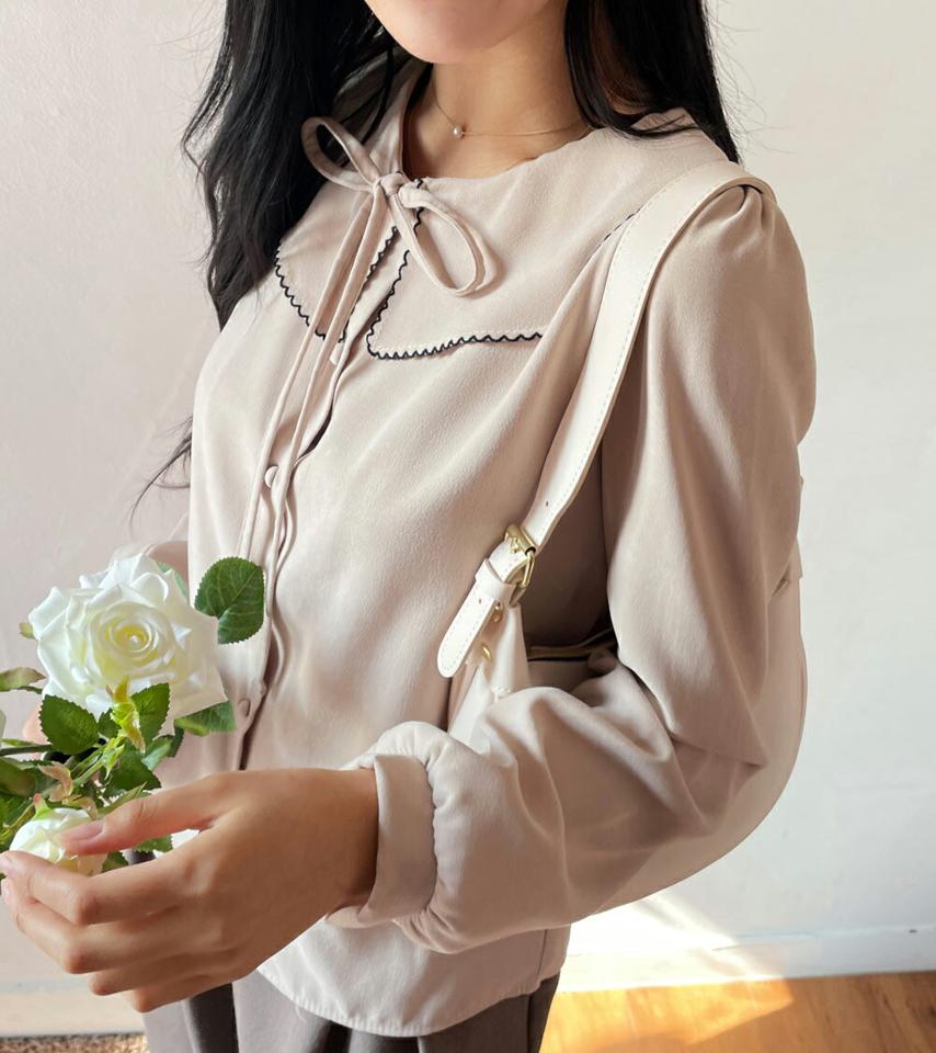 ウェーブパイピングカラーブラウス・全3色・t01196 レディース 【bl】韓国ファッション トップス ブラウス 長袖 ネックストラップ ウェーブパイピング カラー 大人 ボタン シンプル フェミニン 上品 体型カバー 細身 ガーリー 秋 冬 NIJU