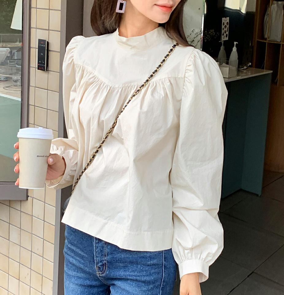 バックリボンギャザーブラウス・全2色・b65276 レディース 【bl】韓国ファッション トップス ブラウス 長袖 ハーフネック ギャザー リボン パフスリーブ 大人 上品 無地 ベーシック シンプル フェミニン 体型カバー ガーリー カジュアル 秋 冬