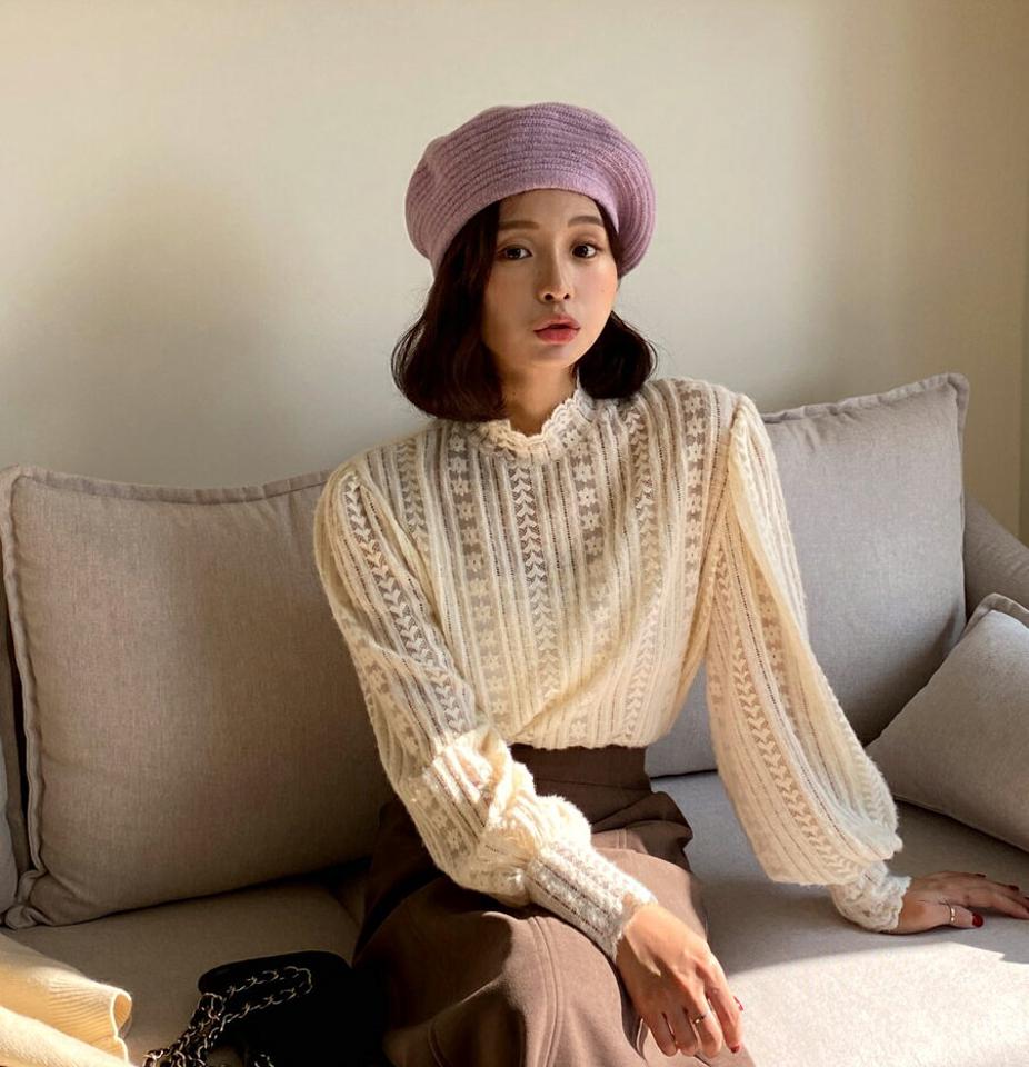 ハーフネックレースブラウス・全2色・b65277 レディース 【bl】韓国ファッション トップス ブラウス 長袖 ハーフネック レース 起毛 花柄 フラワー 大人 上品 パンチングライン シンプル フェミニン 体型カバー ガーリー カジュアル 秋 冬