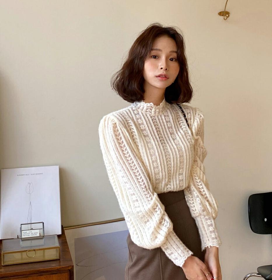 ハーフネックレースブラウス・全2色・b65277 レディース 【bl】韓国ファッション トップス ブラウス 長袖 ハーフネック レース 起毛 花柄 フラワー 大人 上品 パンチングライン シンプル フェミニン 体型カバー ガーリー カジュアル 秋 冬