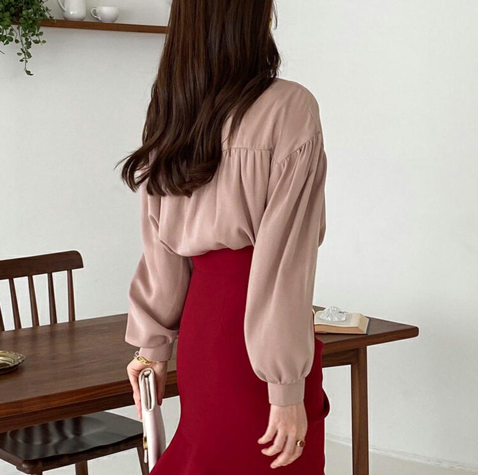 ギャザーハーフオープンブラウス・全3色・b00187 レディース 【bl】 トップス ブラウス 長袖 ギャザー ハーフオープン バンドカラー カジュアル 大人 フェミニン 春 秋 冬 韓国ファッション ハイホリHIHOLLI