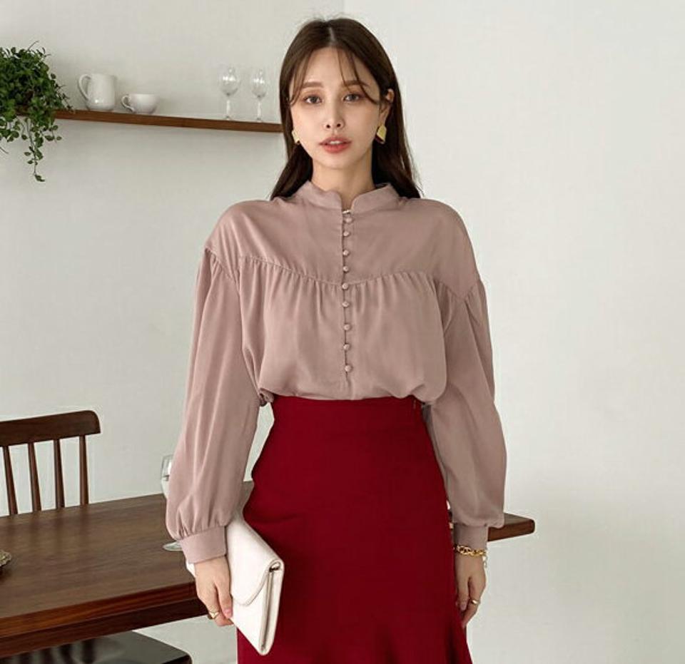 ギャザーハーフオープンブラウス・全3色・b00187 レディース 【bl】 トップス ブラウス 長袖 ギャザー ハーフオープン バンドカラー カジュアル 大人 フェミニン 春 秋 冬 韓国ファッション ハイホリHIHOLLI