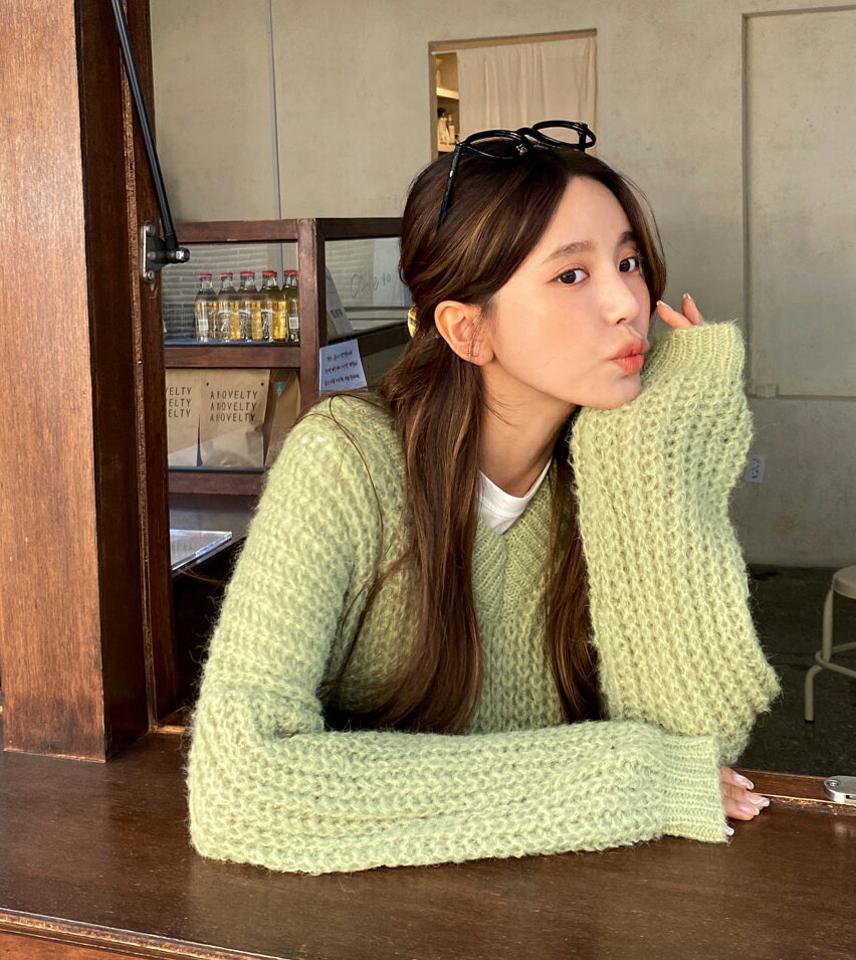 Vネックルーズフィットニット・全4色・t66161 レディース 【tops】韓国ファッション トップス ニット 大人 長袖 Vネック ルーズ ウール混 無地 シンプル カジュアル 大きいサイズ 体型カバー 細身 フェミニン 上品 デイリー 秋 冬