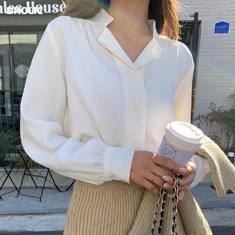 Vネックギャザーブラウス・全4色・b65353 レディース 【bl】韓国ファッション トップス ブラウス 長袖 Vネック ギャザー シフォン 大人 上品 無地 ベーシック シンプル フェミニン 体型カバー ガーリー カジュアル 秋 冬