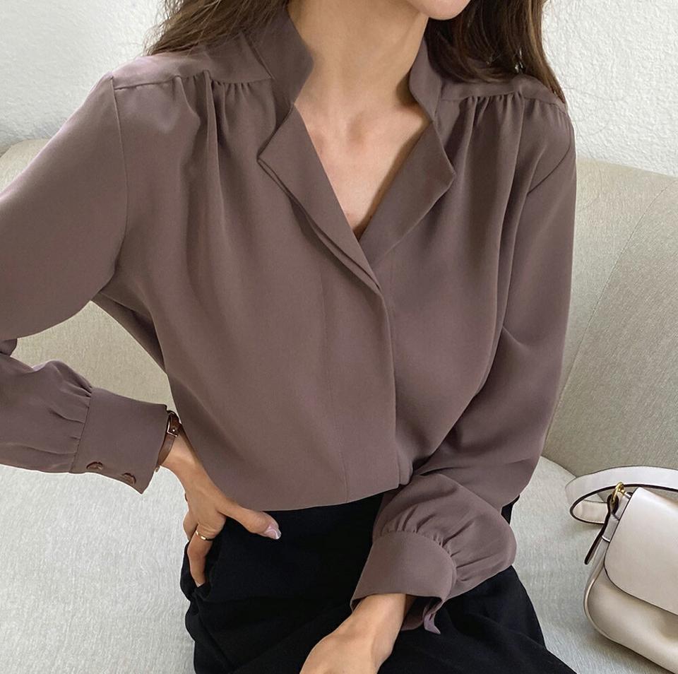 Vネックギャザーブラウス・全4色・b65353 レディース 【bl】韓国ファッション トップス ブラウス 長袖 Vネック ギャザー シフォン 大人 上品 無地 ベーシック シンプル フェミニン 体型カバー ガーリー カジュアル 秋 冬