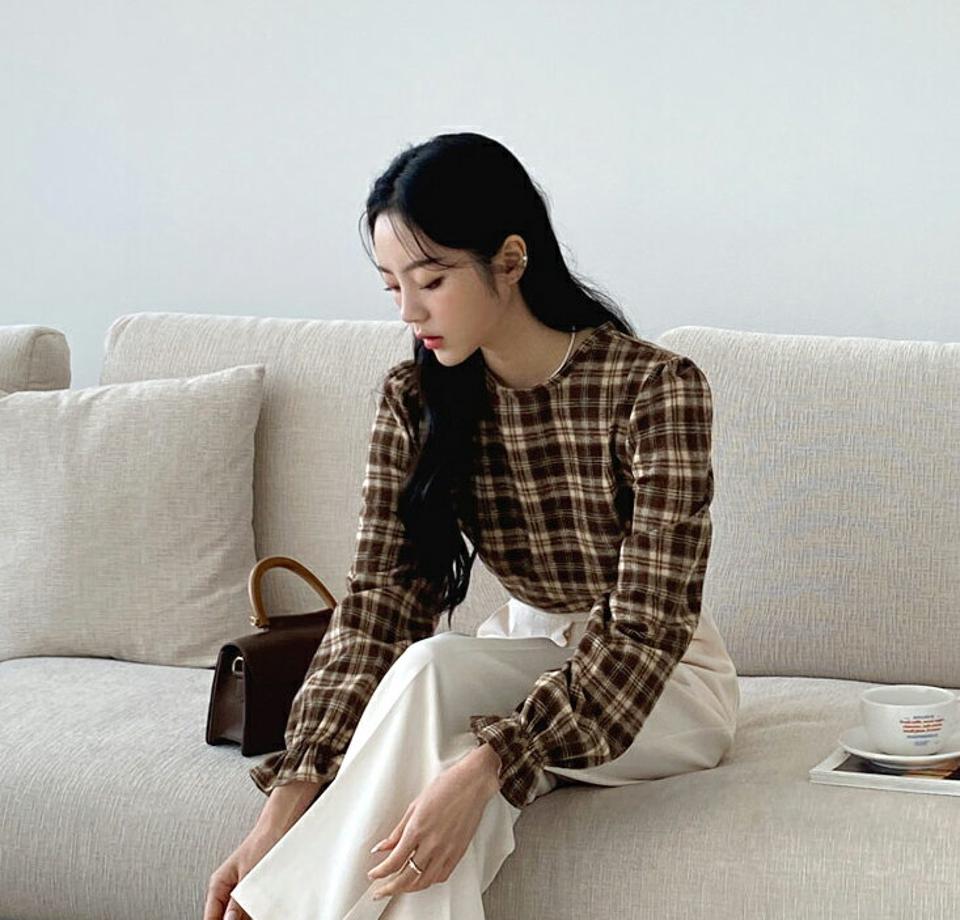 ラウンドチェックブラウス・全2色・t65710 レディース 【bl】韓国ファッション トップス ブラウス 長袖 ラウンドネック 起毛 チェック 大人 上品 シンプル ギャザー フェミニン 体型カバー ガーリー カジュアル 秋 冬