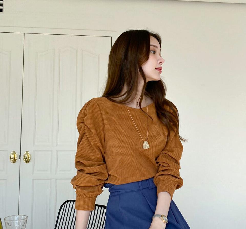 ペンタゴンネックパフショルダーブラウス・全3色・t70920 レディース 【bl】トップス ブラウス 長袖 ペンタゴンネック パフショルダー パフ袖 シンプル 可愛い かわいい コーデュロイ 秋 冬 韓国ファッション ハイホリHIHOLLI