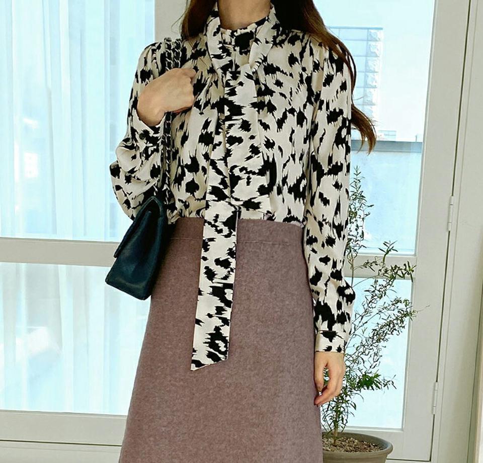 レオパードボウタイブラウス・全3色・b70866 レディース 【bl】トップス ブラウス 長袖 レオパード柄 アニマル柄 ヒョウ柄 豹柄 ボウタイ 大人 クール かっこいい タックネック 秋 冬 韓国ファッション ハイホリHIHOLLI