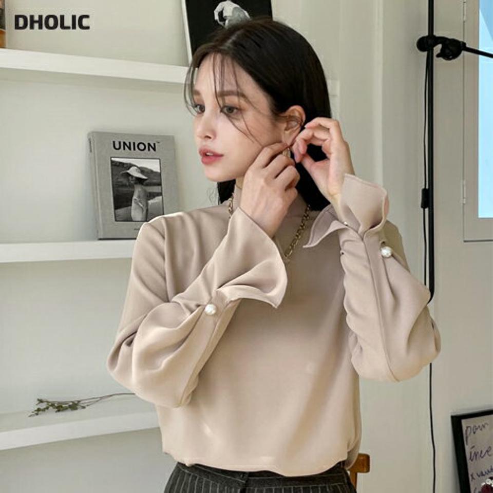 タックスリーブパール調ポイントブラウス・全4色・b70853 レディース 【bl】トップス ブラウス 長袖 パール タックスリーブ 単色 無地 シンプル ハーフネック 上品 フェミニン きれいめ オフィスカジュアル 秋 冬 韓国ファッション ハイホリHIHOLLI