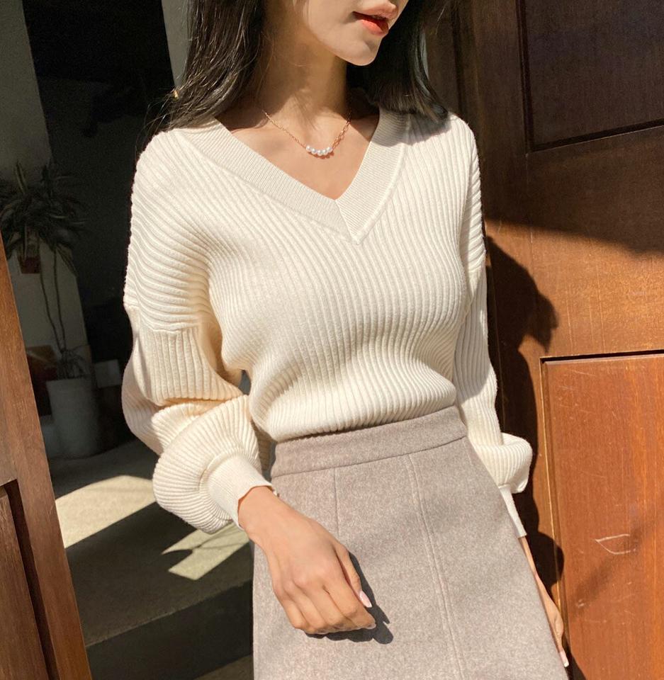 Vネックバルーンスリーブニット・全3色・b65730 レディース 【tops】韓国ファッション トップス ニット 大人 長袖 Vネック バルーンスリーブ 無地 ベーシック シンプル カジュアル ルーズ フェミニン 上品 秋 冬