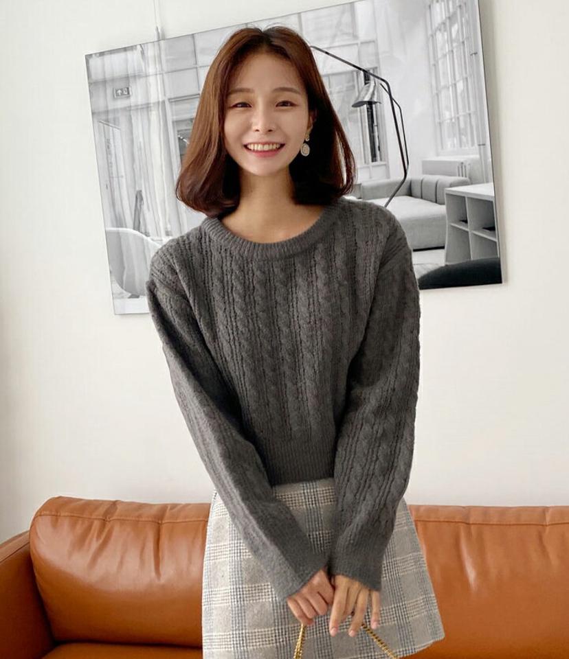 ツイスト編みラウンドニット・全5色・b63071 レディース 【tops】韓国ファッション トップス ニット 大人 長袖 ラウンドネック ルーズ ツイスト編み クロップド丈 シンプル カジュアル カラーニット 体型カバー 細身 フェミニン 上品 秋 冬