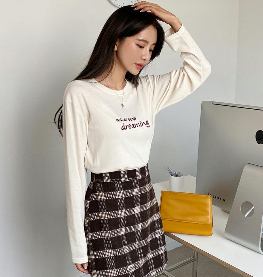 裏起毛刺繍レタリングTシャツ・全3色・t63065 レディース 【tops】韓国ファッション トップス Tシャツ 大人 長袖 ラウンドネック 裏起毛 刺繍 レタリング ロゴ シンプル カジュアル スリム 柄 秋 冬