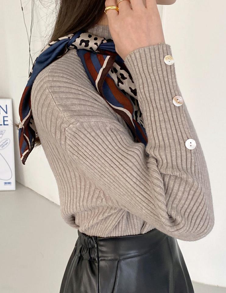 【クリアランスセール】ハーフネック袖ボタンニット・全3色・b00548 レディース 【tops】トップス ニット 年上 長袖 ボタン ハーフネック ニットトップス カジュアル リブ 大人 モックネック 秋 冬 韓国ファッション ハイホリHIHOLLI