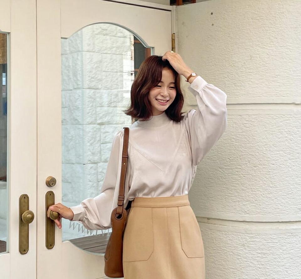 【マラソン特価】グロッシーハーフネックブラウス・全3色・b58434 レディース 【bl】韓国ファッション トップス ブラウス 長袖 ハーフネック グロッシー 光沢 大人 上品 無地 ベーシック シンプル フェミニン ガーリー カジュアル 秋 冬