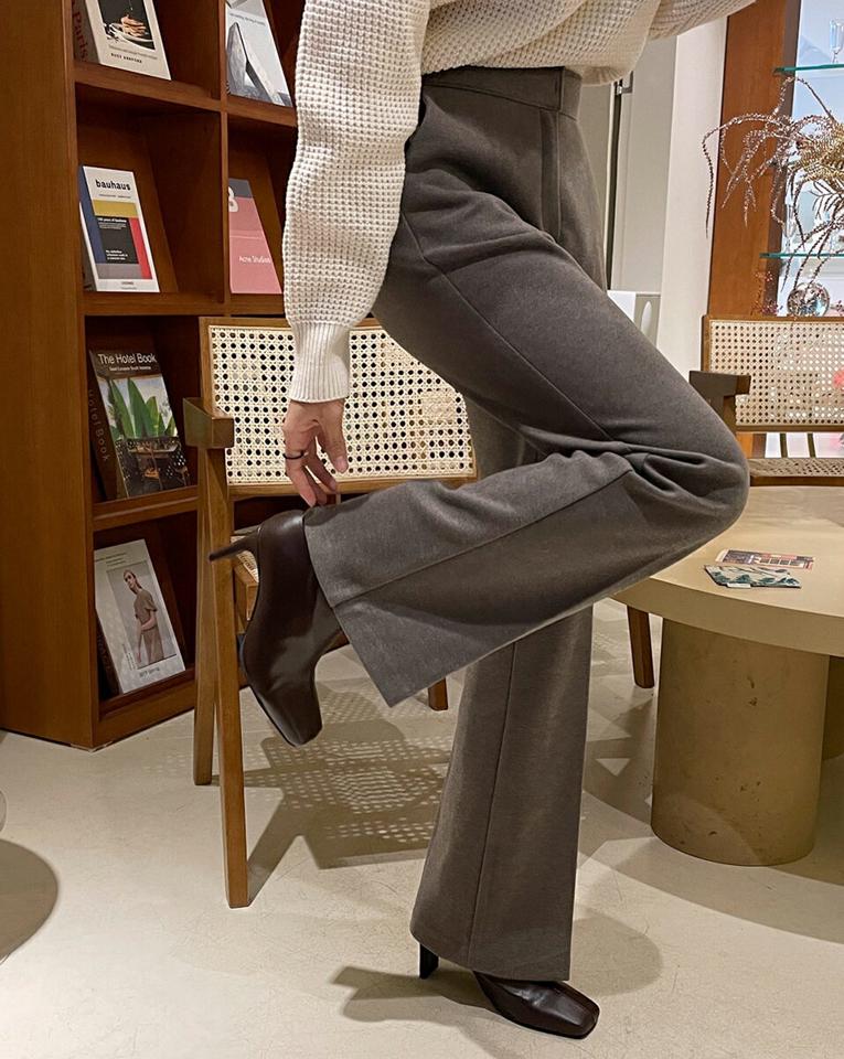 裏起毛セミフレアスラックスパンツ・全3色・t58450 レディース 【pt】韓国ファッション ボトムス ロング ロングパンツ スラックスパンツ スラックス 裏起毛 セミフレア ロング丈 ストレート 無地 シンプル 体型カバー 足長 美脚 秋 冬