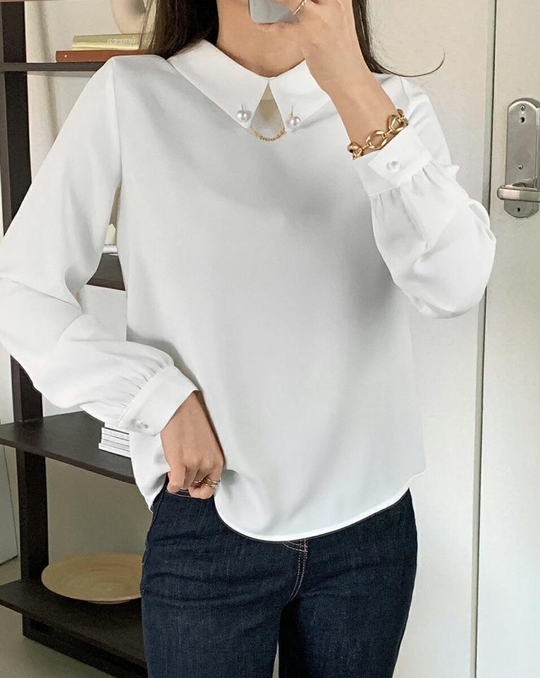 フェイクパールチェーン付カラーネックブラウス・全2色・t70820 レディース 【bl】トップス ブラウウ 長袖 チェーン パール 単色 無地 シンプル 上品 大人 フェミニン 秋 冬 韓国ファッション ハイホリHIHOLLI